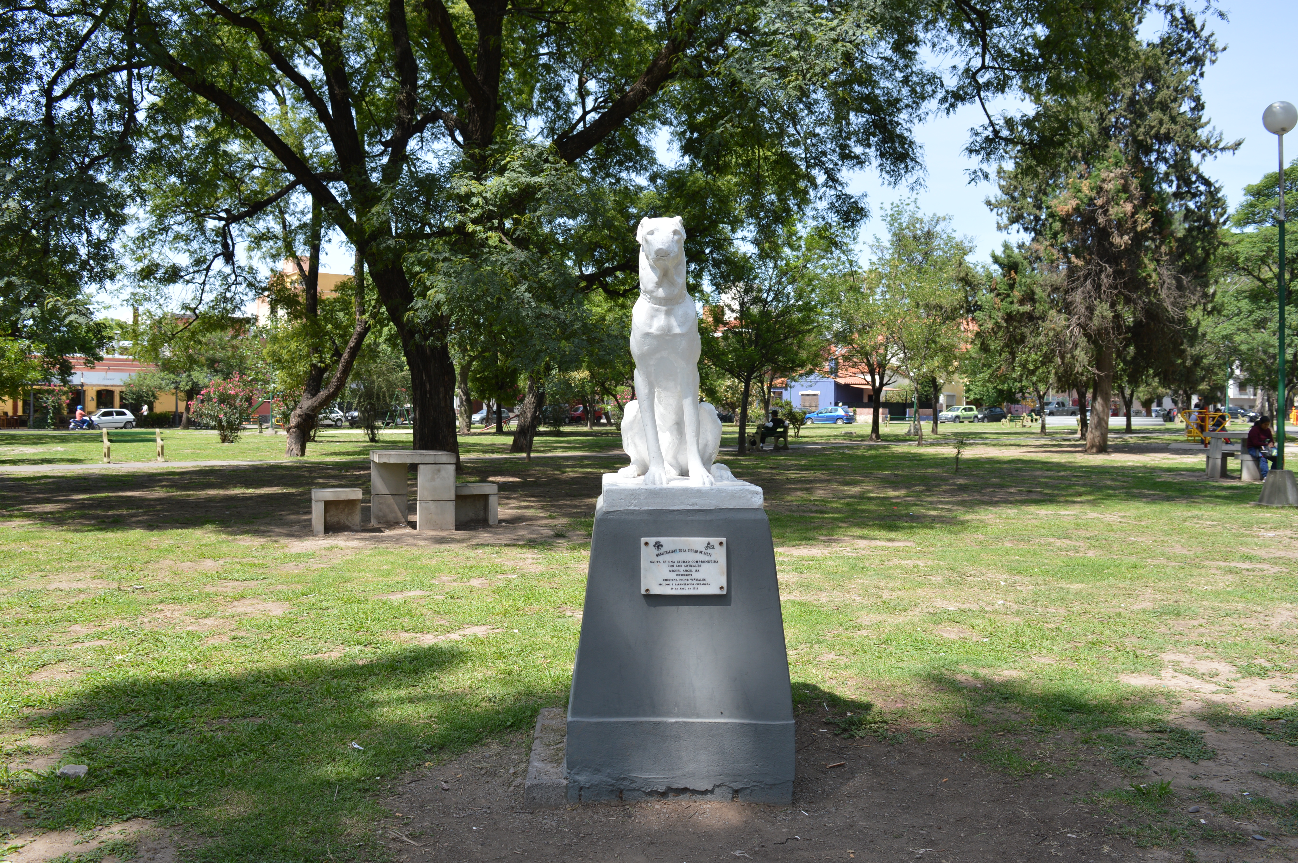 Monumento al perro blanco